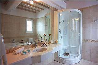Kouros Bathroom