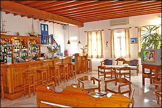 Vienoulas Garden Bar And Lounge